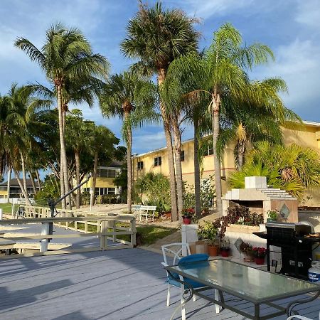 Hideaway Waterfront Resort Cape Coral Exterior foto