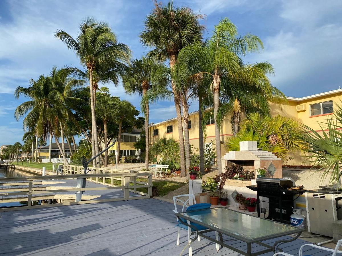 Hideaway Waterfront Resort Cape Coral Exterior foto