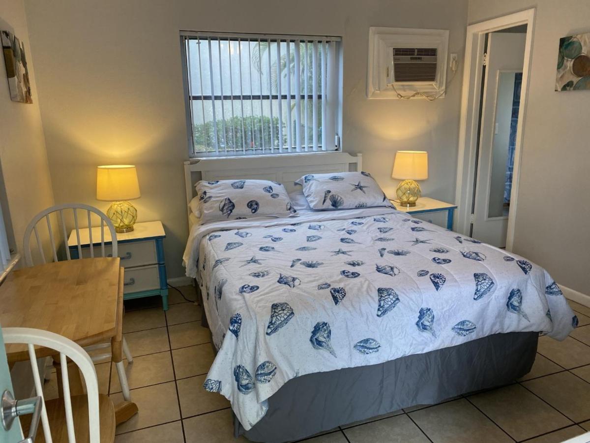 Hideaway Waterfront Resort Cape Coral Exterior foto