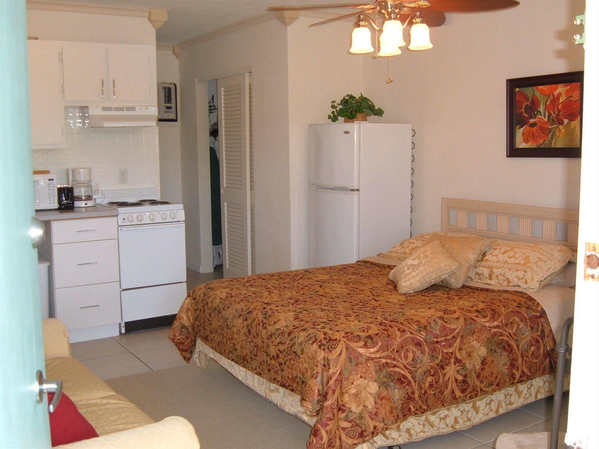 Hideaway Waterfront Resort Cape Coral Exterior foto
