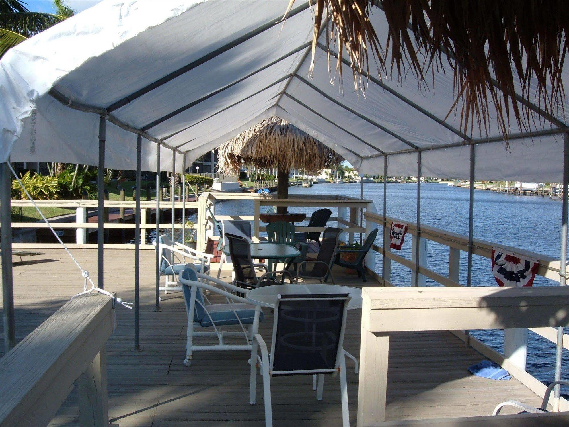 Hideaway Waterfront Resort Cape Coral Exterior foto