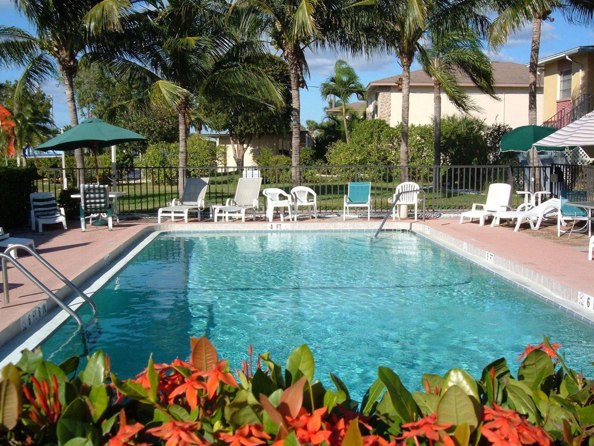 Hideaway Waterfront Resort Cape Coral Exterior foto